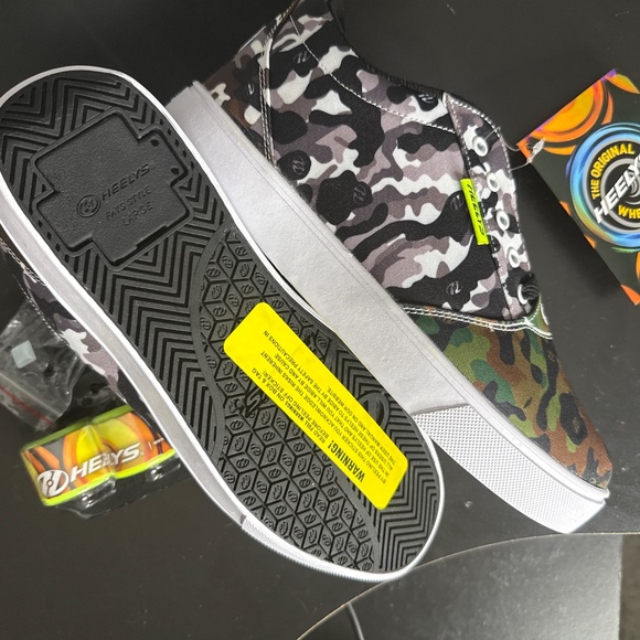 The Original HEELYS Wheeled Shoe - Picture 4 of 4